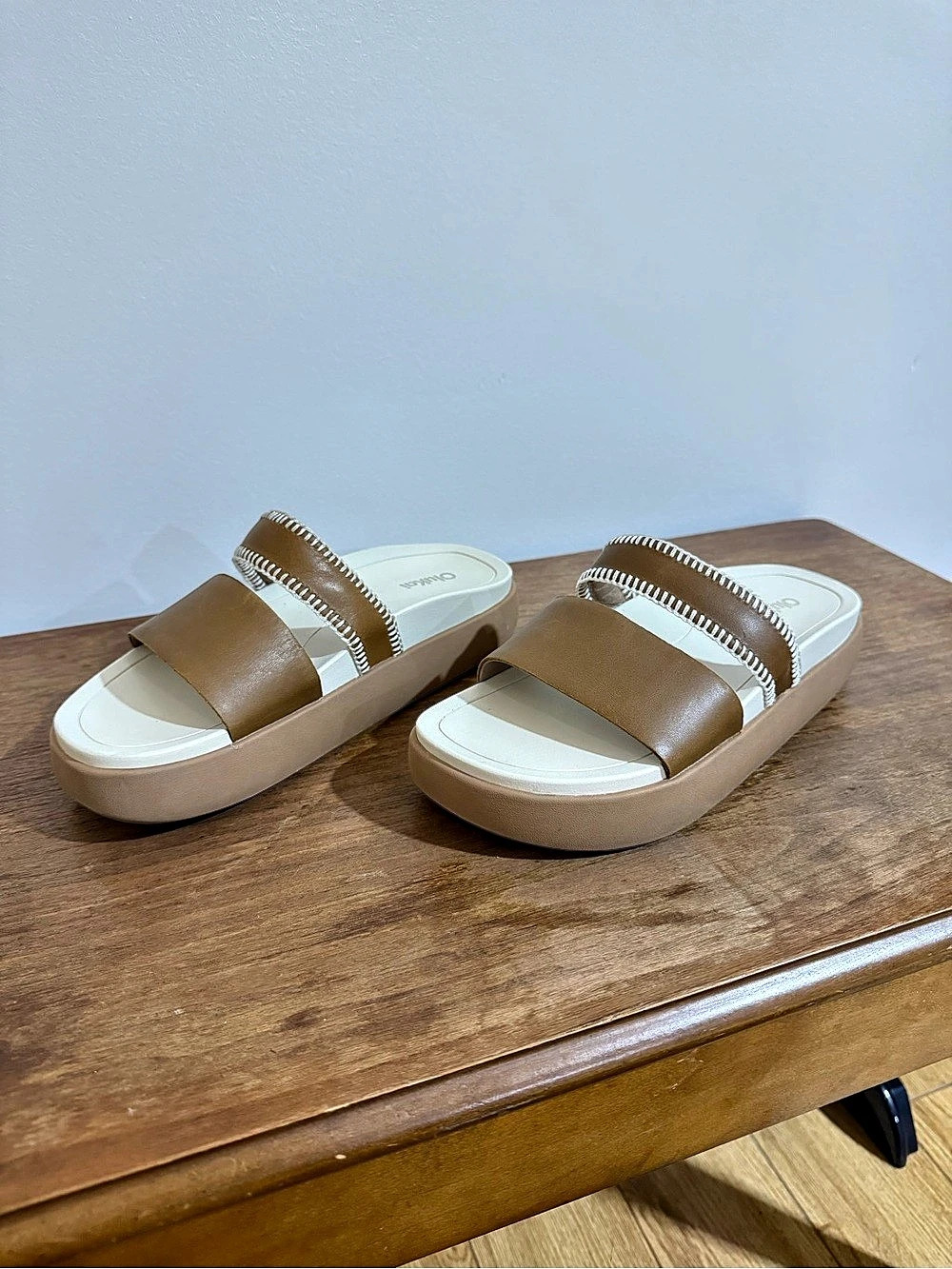 OluKai Pae Tan Leather Blanket Stitch Slide Sandals Size 7